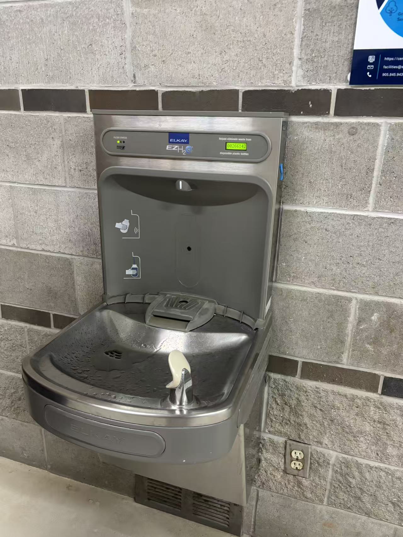 Water dispenser that produces the sound of flowing water when filling a cup.