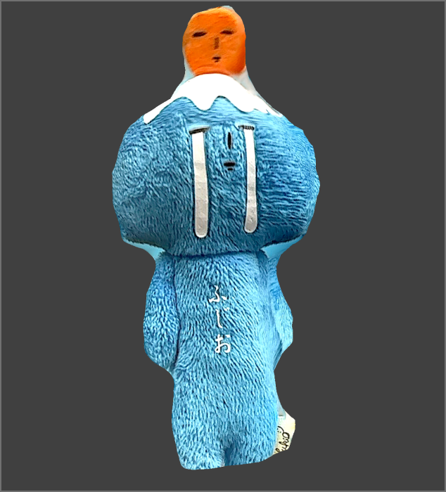 The image shows the initial 3D model of the doll scanned using Scaniverse.