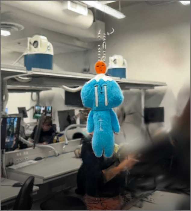 The image shows the on-site environment where Scaniverse performed the 3D scanning of the doll.